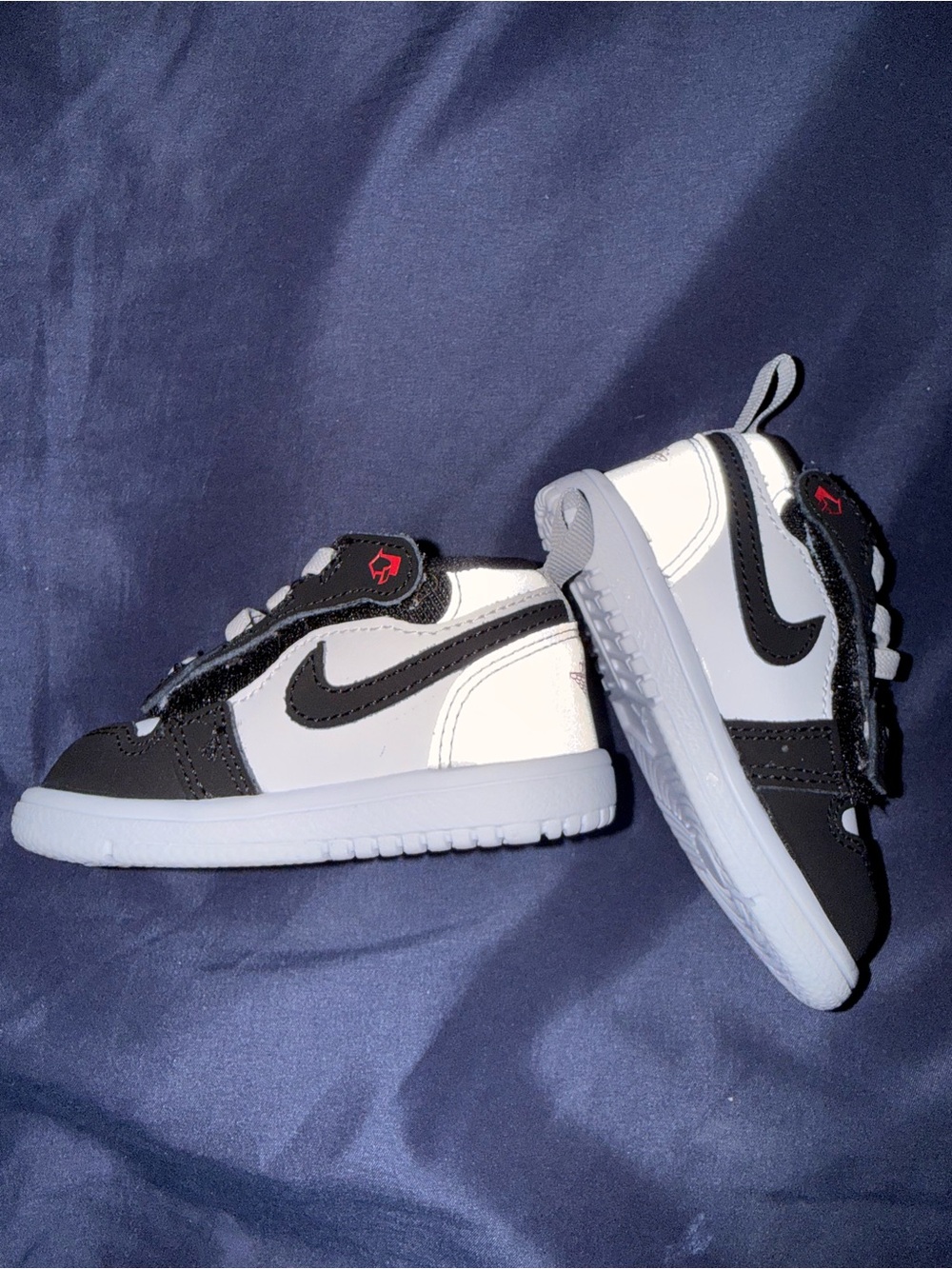 Nike Velcro Sneakers. BEST OFFER!!! - Picture 2 of 5
